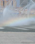 晉陽(yáng)湖噴泉
　　晉陽(yáng)湖公園是城市綜合型生態(tài)濱水公園，其景觀工程分為10大區(qū)域，有生態(tài)自然游覽區(qū)、僑鄉(xiāng)文化廣場(chǎng)區(qū)、古厝文化體驗(yàn)區(qū)、濕地生態(tài)科普區(qū)、城市文化廣場(chǎng)區(qū)、生態(tài)島休閑區(qū)、山林沙地游玩區(qū)和水上活動(dòng)區(qū)。 